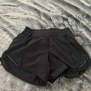 Lululemon Hotty hot black size 4 inseam 4 inch